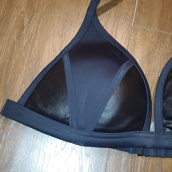 Victoria Secret - Picture 2 of 3